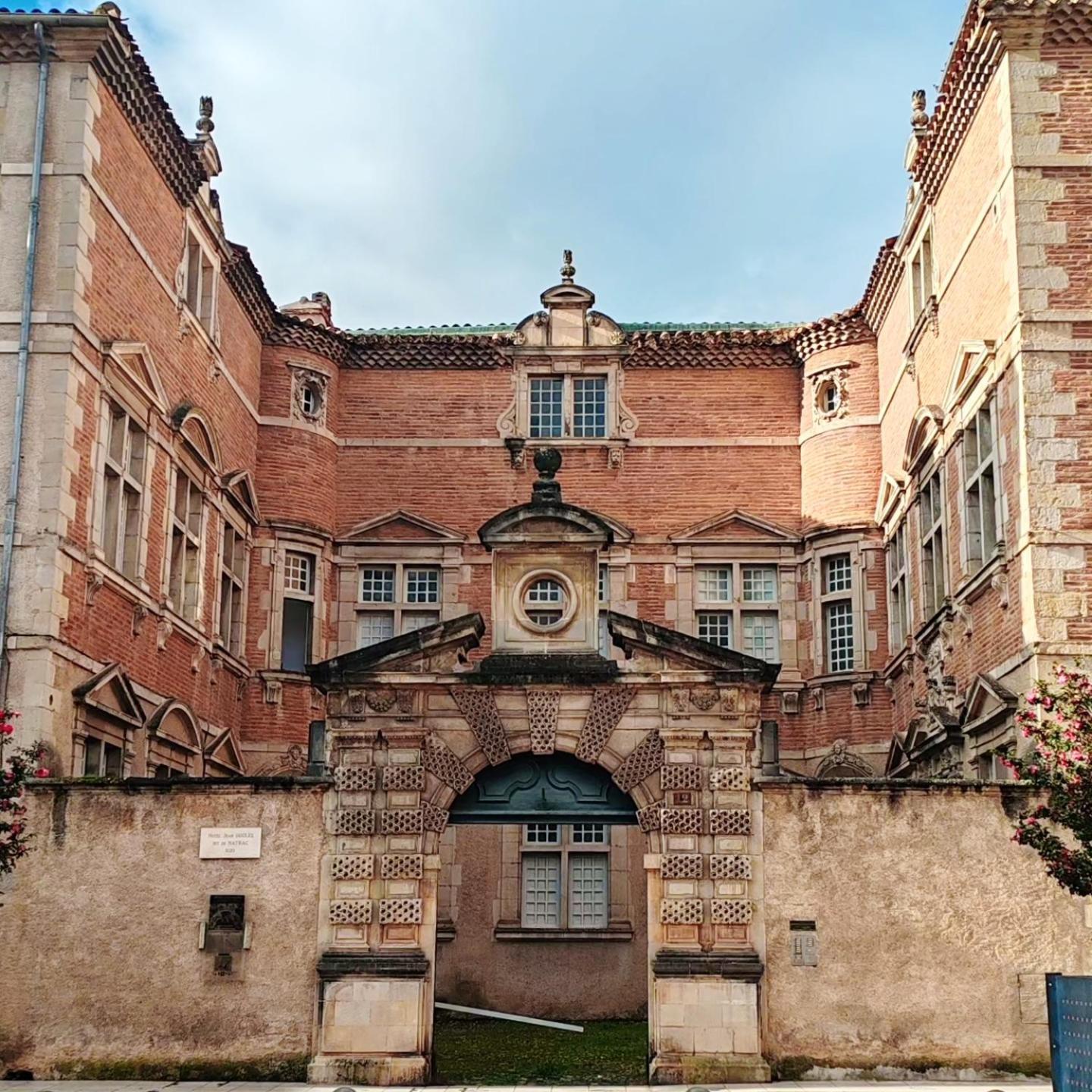 Appartement Bulle D'Antan En Coeur De Ville - Monument Classe Historique - Grand Jaccuzi Castres  Extérieur photo